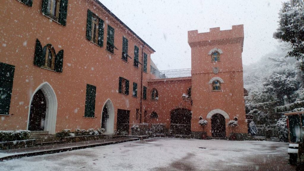 La villa sotto la neve, nella corte di Via Gallardi.